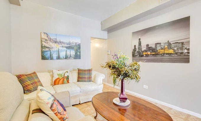 East Garfield Park Apartamento | Chic 1-bedroom apartment in fantastic Chicago with WiFi, AC