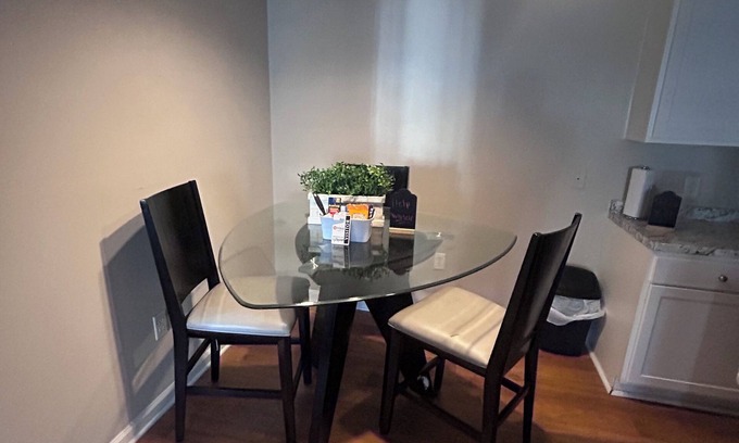 Southwest Raleigh Apartamento | Chic 1-bedroom apartment in marvelous Raleigh near Lenovo Center