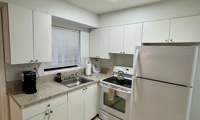 North Central Hollywood Apartamento | Chic 1-bedroom with WiFi and AC in welcoming Hollywood 101