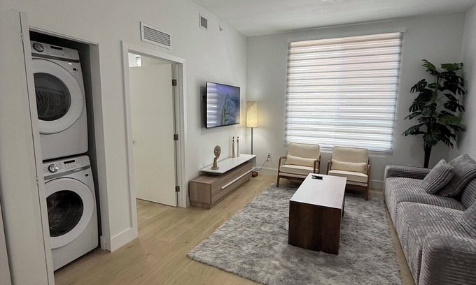 East Little Havana Apartamento | Chic 2-bedroom apartment in vibrant Miami near Brickell