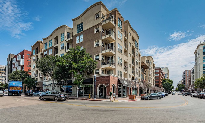 Pacific Terrace Condominio | Chic 2-bedroom condo in brilliant San Diego with WiFi, fitness room