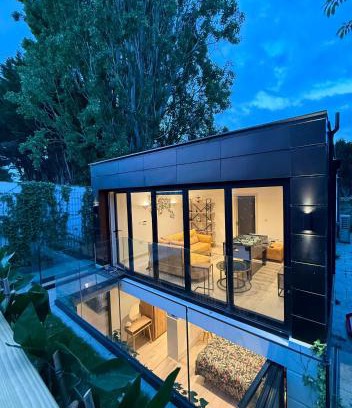 South Woodford Casa | Chic 2 Bedroom Modern Cave House