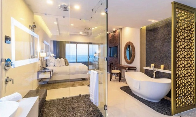 Puerto Juárez Apartamento | Chic 3 Bedroom Loft with Private Rooftop & Jacuzzi; on Luxury Cancun Resort