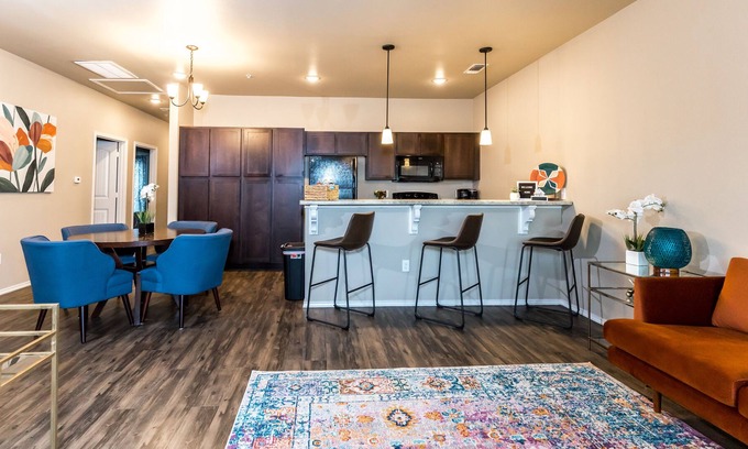 Lubbock Apartamento | Chic 3BR Apt Minutes to Downtown Pool & Gym