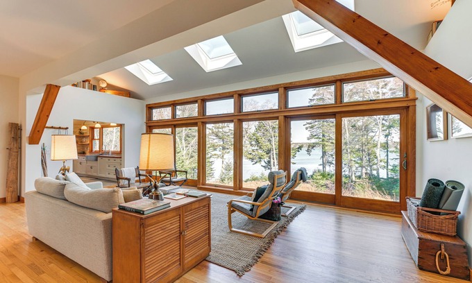 South Addison Casa | Chic Addison Home w/ Fire Pit on 8 Private Acres!