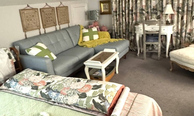 Charlotte Casa | Chic Barbie Dream Suite for Female Traveling Nurses! Charlotte, NC