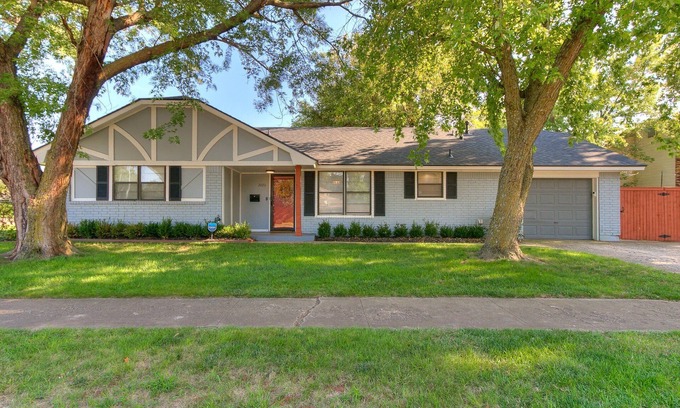 Norman Casa | Chic Chalet - Charming 3-bedroom house in Norman with AC, WiFi. Enjoy your stay