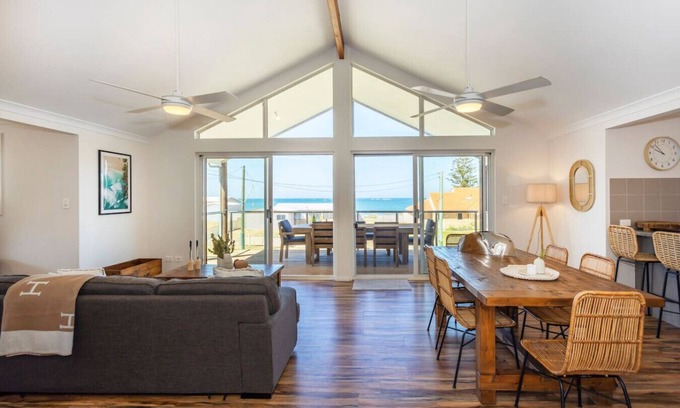 Ledge Point Casa | Chic coastal holiday home