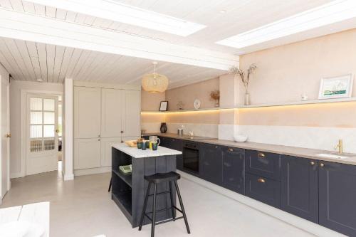West Wittering Casa | Chic Coastal Retreat - 5-Min Stroll to Beach