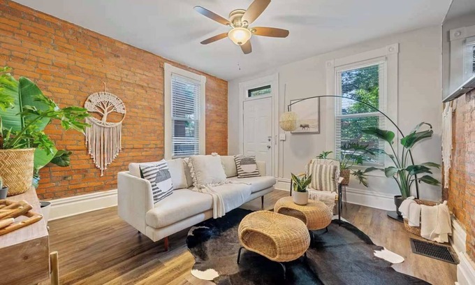 Downtown Columbus Casa | Chic Columbus Retreat with Reserved Parking