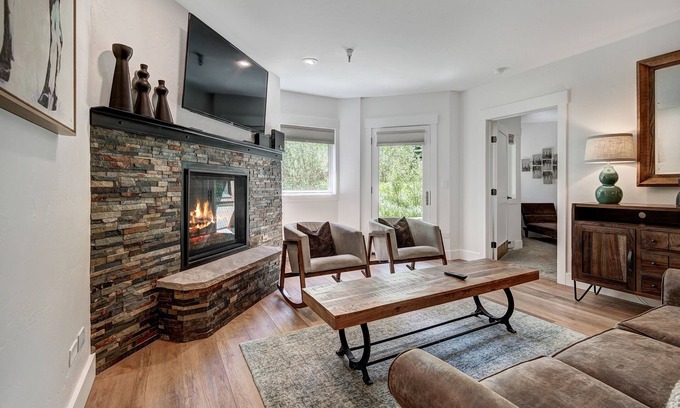 Peak 9 Condominio | Chic Condo At The Foot Of Quicksilver Chair Lift 2 Bedroom Condo