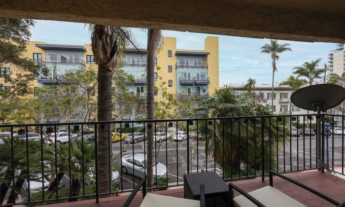 Cortez Hill Apartamento | Chic Condo Steps from Petco Park