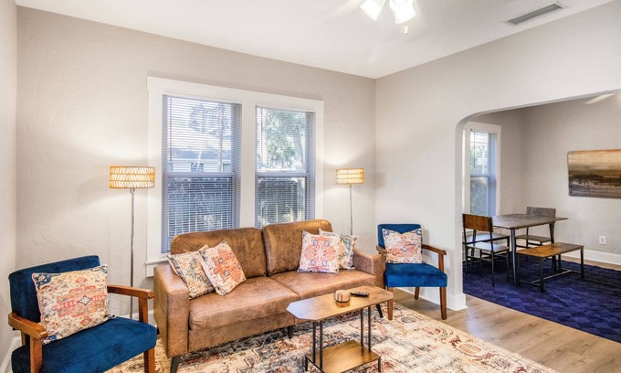 University Heights Casa | Chic & Cozy 3BR 2BA Home - Heart of GNV!