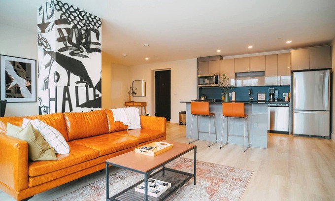 North End Cama Y Desayuno | Chic Cozy Retreat - 2BR - Stunning North End Views