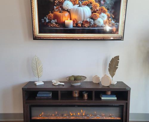 Millersburg Apartamento | Chic Downtown Getaway - Fireplace & Soaking Tub - by Cross-Key Vacation Rentals