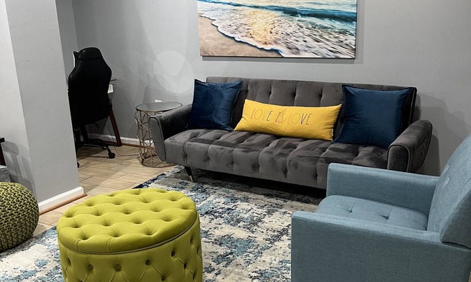 Eckington Apartamento | Chic Chic-In-Law Suite