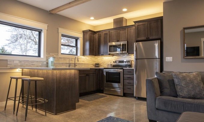 Genesee Apartamento | Elegante y nuevo piso a nivel del suelo en el icónico oeste de Seattle