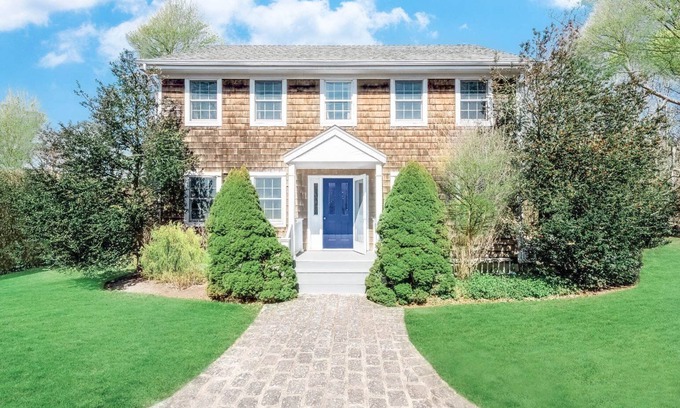 Village of East Hampton Casa | Chic Hamptons classic 5-bedroom steps from the Village