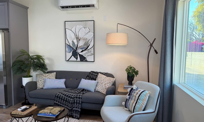 Mission Hills Casa | Chic & Modern 2 Bedroom 2 Bathroom Casita - Pet Welcome