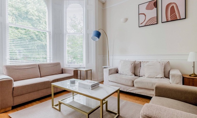 Campden Apartamento | Chic Notting Hill, walk to Market & Kensington Gardens, by Blueground