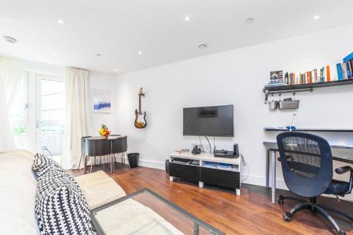 Highbury West Apartamento | Chic Sun-Filled 1 BDR Apt with Private Terrace