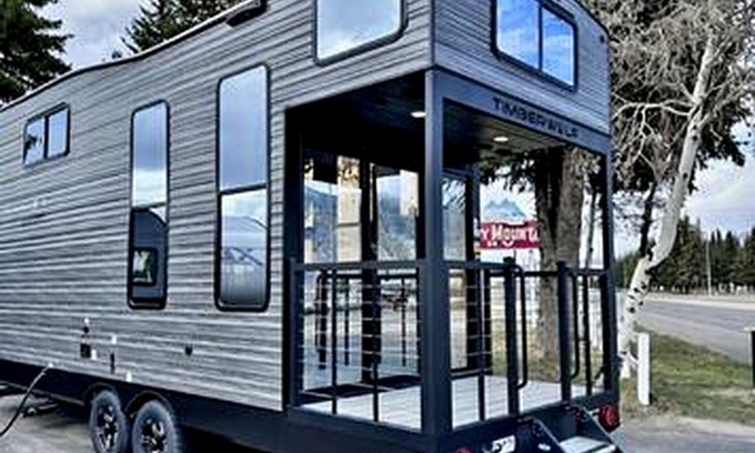 Quitman Cabina | Chic Tiny House with Lofted Interior Perfect for a Family Escape in Texas