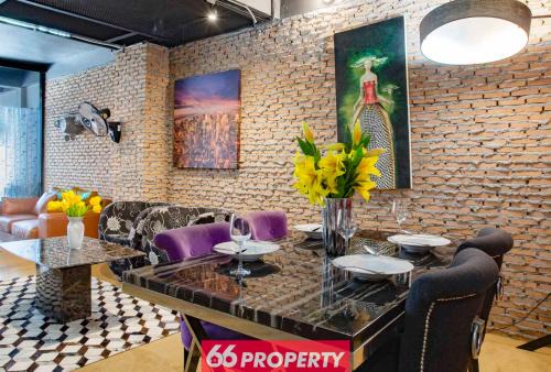 Old City Casa | Chic Townhouse in Old City
