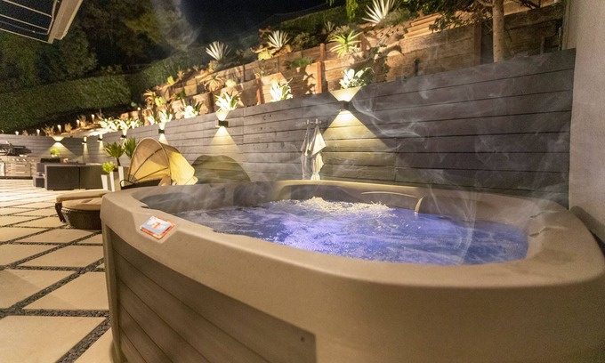 Woodland Hills Villa | Chic Villa by Topanga Canyon - Smart Home - Hillside, Hot-Tub, Parking, Office