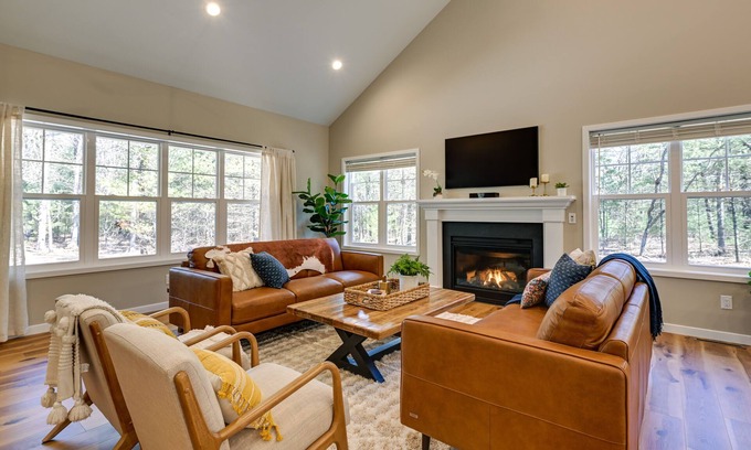 Wisconsin Dells Cabaña | Chic Wisconsin Retreat w/ Deck, Grill & Fire Pit!