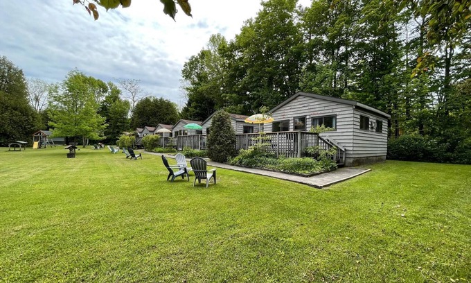 Hope Bay Cabaña | Chickadee-Cedar Garden Cozy Cottage #3