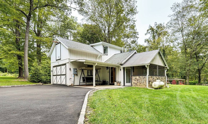 Redding Ridge Cabaña | Chickens On-Site: Cottage, 2 Mi to Saugatuck Falls