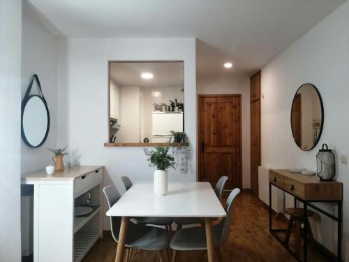 Pla de l'Ermita Apartamento | Chimenea y modernidad rústica- Confort ideal - Dellui 3