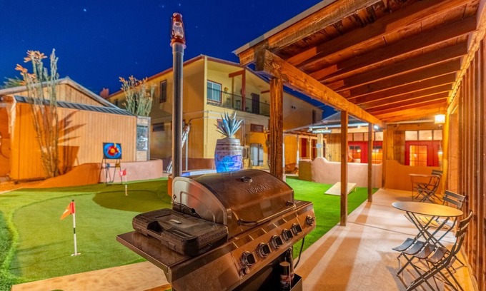 Tombstone Casa | China Mary Inn: "Doc Holliday Suite" Charming 2-bedroom in heart of Tombstone
