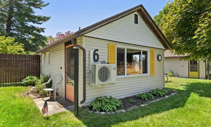 Chippewa Lake Cabina | Chippewa Bluffs Resort Spacious Combined 3BR 3BA Cabins