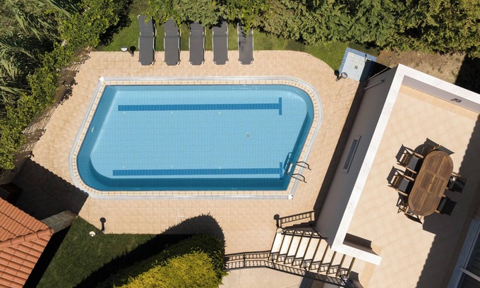 Sfakaki Villa | Christina Villa II, Steps to Sandy Beach