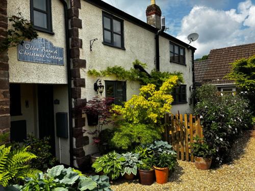 Blakeney Casa | Christmas Cottage Village location