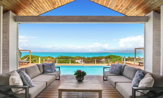 Jimmy Hill Casa | ✨CHRISTMAS SPECIAL!! ✨Oceanfront 5BR Luxury Villa with Infinity Pool & Hammocks!