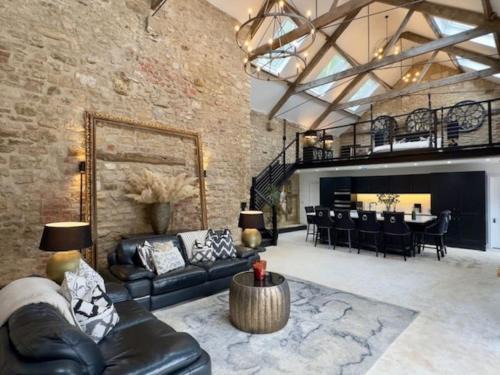 Wadworth Casa | Church Barn House, Wadworth