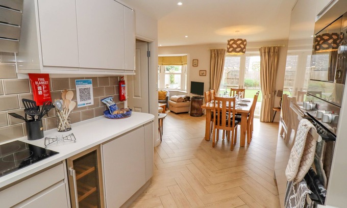 Bourton Cabaña | Church View