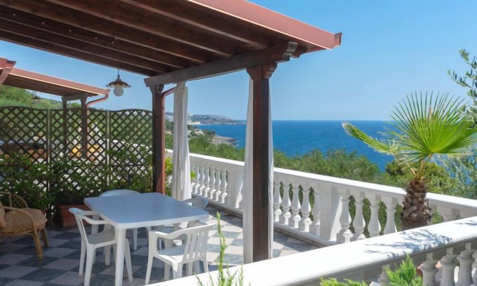 Marina di Andrano Apartamento | Cicala-Villa Anna by Interhome