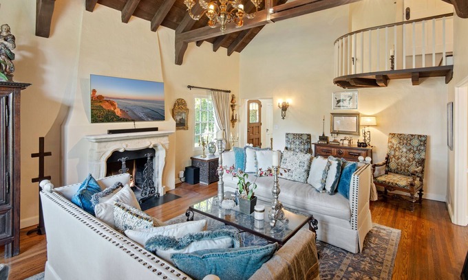 Upper East Casa | Ciello y Tierra - Historic Downtown Home