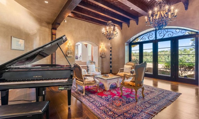 Northeast Santa Fe Villa | Circle Drive Main House