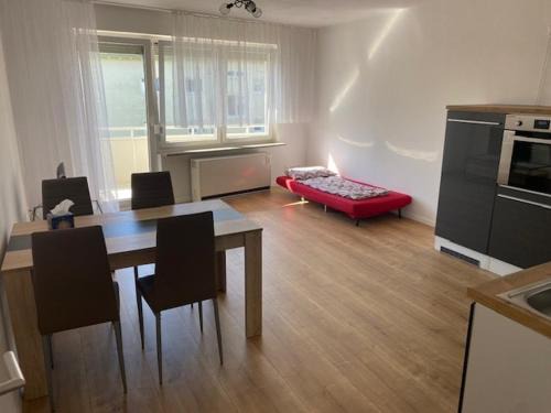 Goeppingen Apartamento | City Apartment Göppingen - Neu Renoviert & Voll Ausgestattet, Moderne Wohnung mit Küche & Balkon