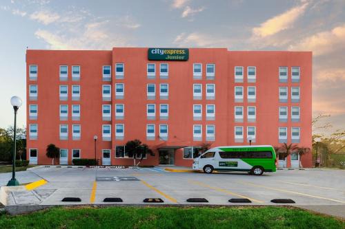 Tuxtla Gutiérrez Hotel | City Express Junior by Marriott Tuxtla Gutierrez Poliforum