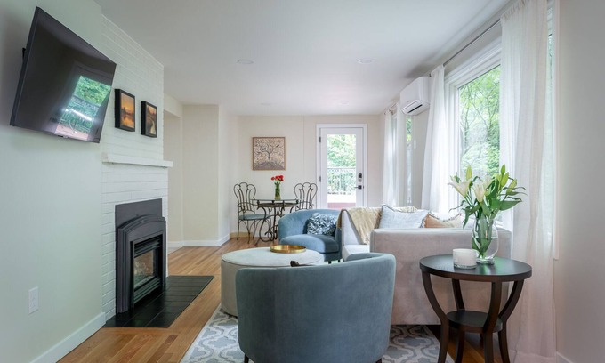 Portland Heights Casa | CIty Forest Retreat