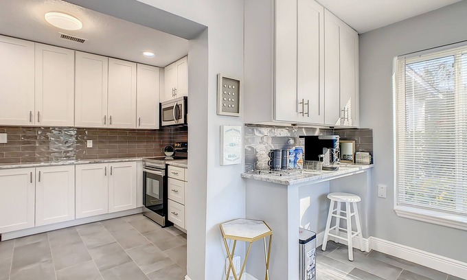 College Park Casa | City living, walk to downtown College Park, restaurant, bars, shops, Starbucks✨