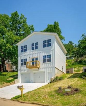Chattanooga Casa | City Side Comfort in Missionary Ridge - hot tub
