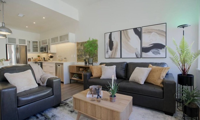 Downtown Kansas City Apartamento | City Sky II |King Bed Apt |DT KC |No Cleaning Fee