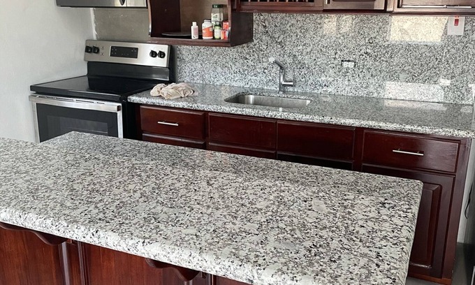 Beverly Hills Apartamento | City Skyline View 2 Bedroom Top Floor Apartment