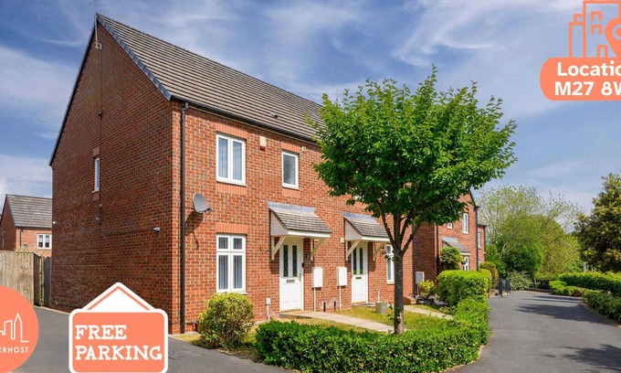 Kearsley Casa | City SuperHost | Pendlebury House Free Parking